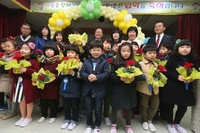 ▲ 지난 2일 부산의 한 초등학교 입학식. 사진은 기사 내용과 무관합니다. ⓒ연합뉴스 