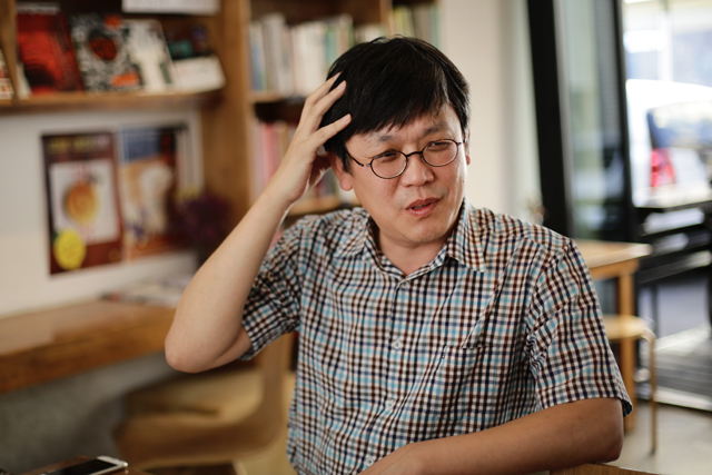▲ 장은수 "저자가 진정 말하고자 하는 바는 책 많이 읽고, 공부 많이 하라는 겁니다." ⓒ프레시안(최형락)